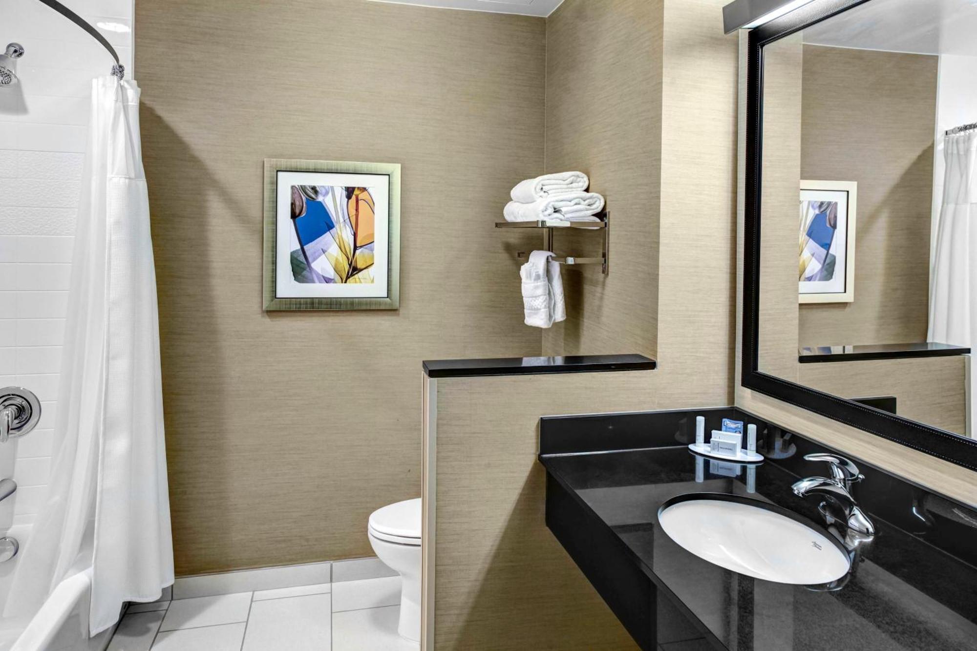 Fairfield Inn & Suites By Marriott Lansing At Eastwood Екстер'єр фото