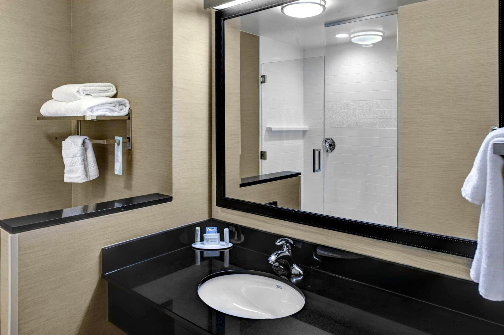 Fairfield Inn & Suites By Marriott Lansing At Eastwood Екстер'єр фото