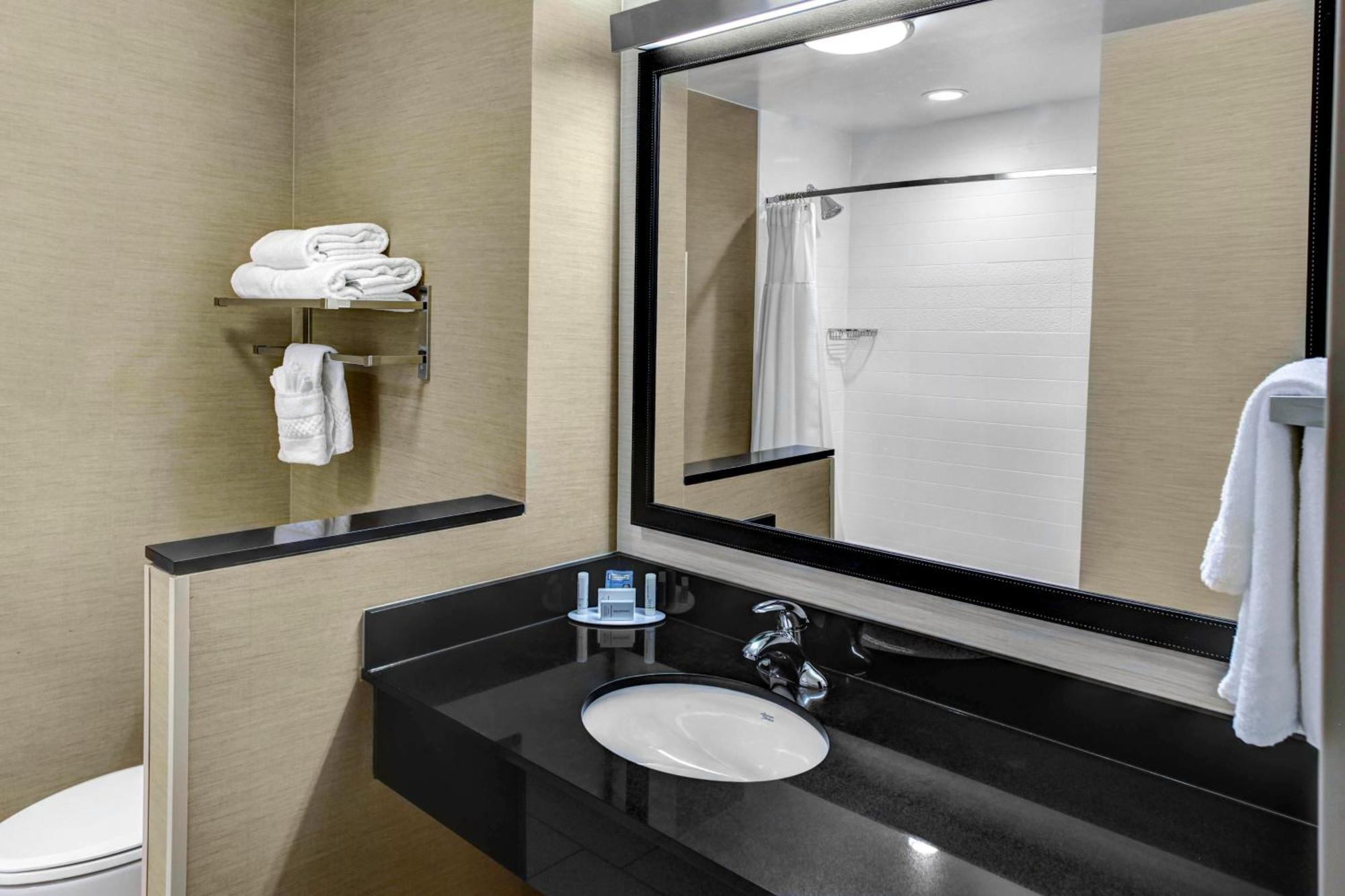 Fairfield Inn & Suites By Marriott Lansing At Eastwood Екстер'єр фото