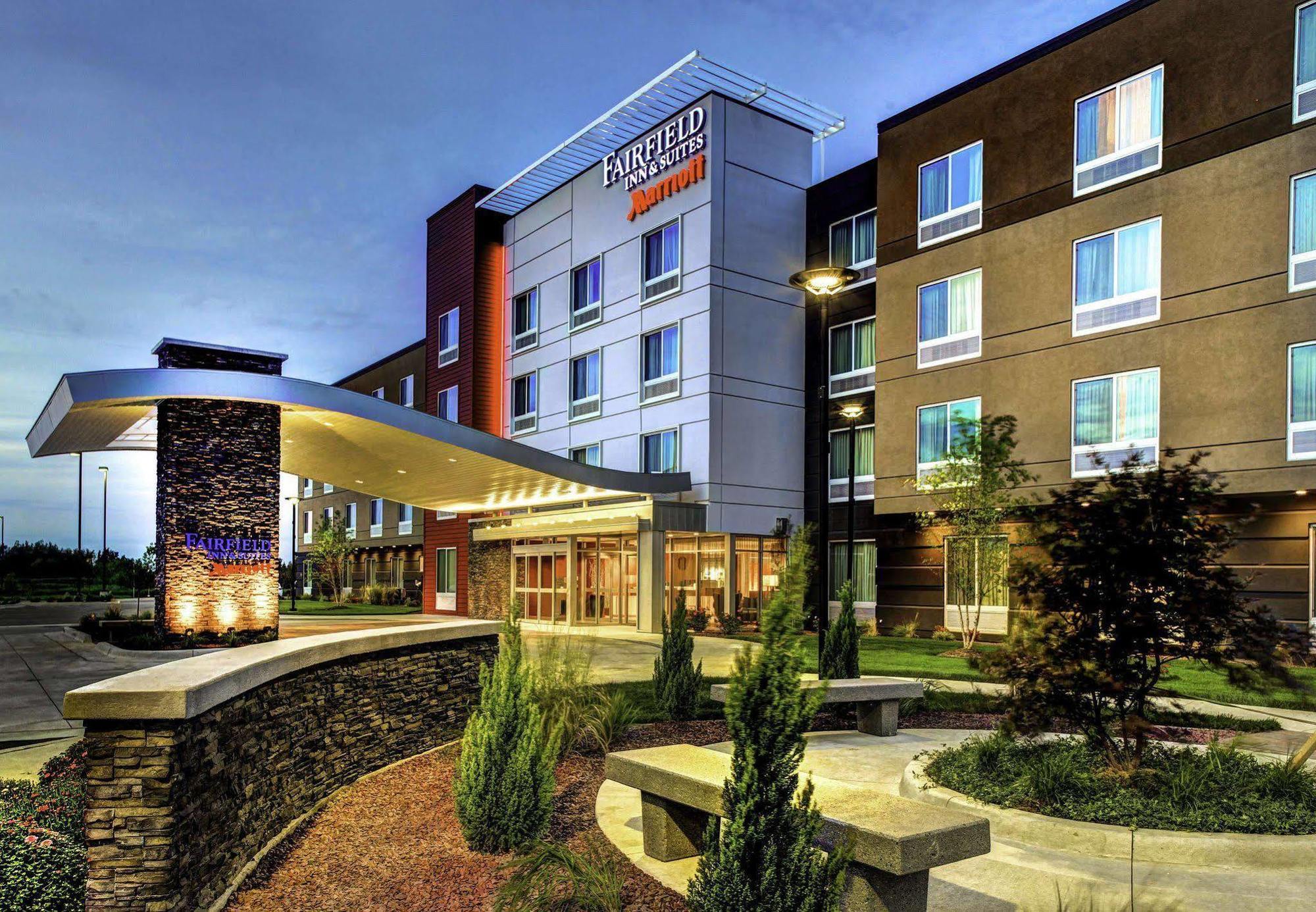 Fairfield Inn & Suites By Marriott Lansing At Eastwood Екстер'єр фото