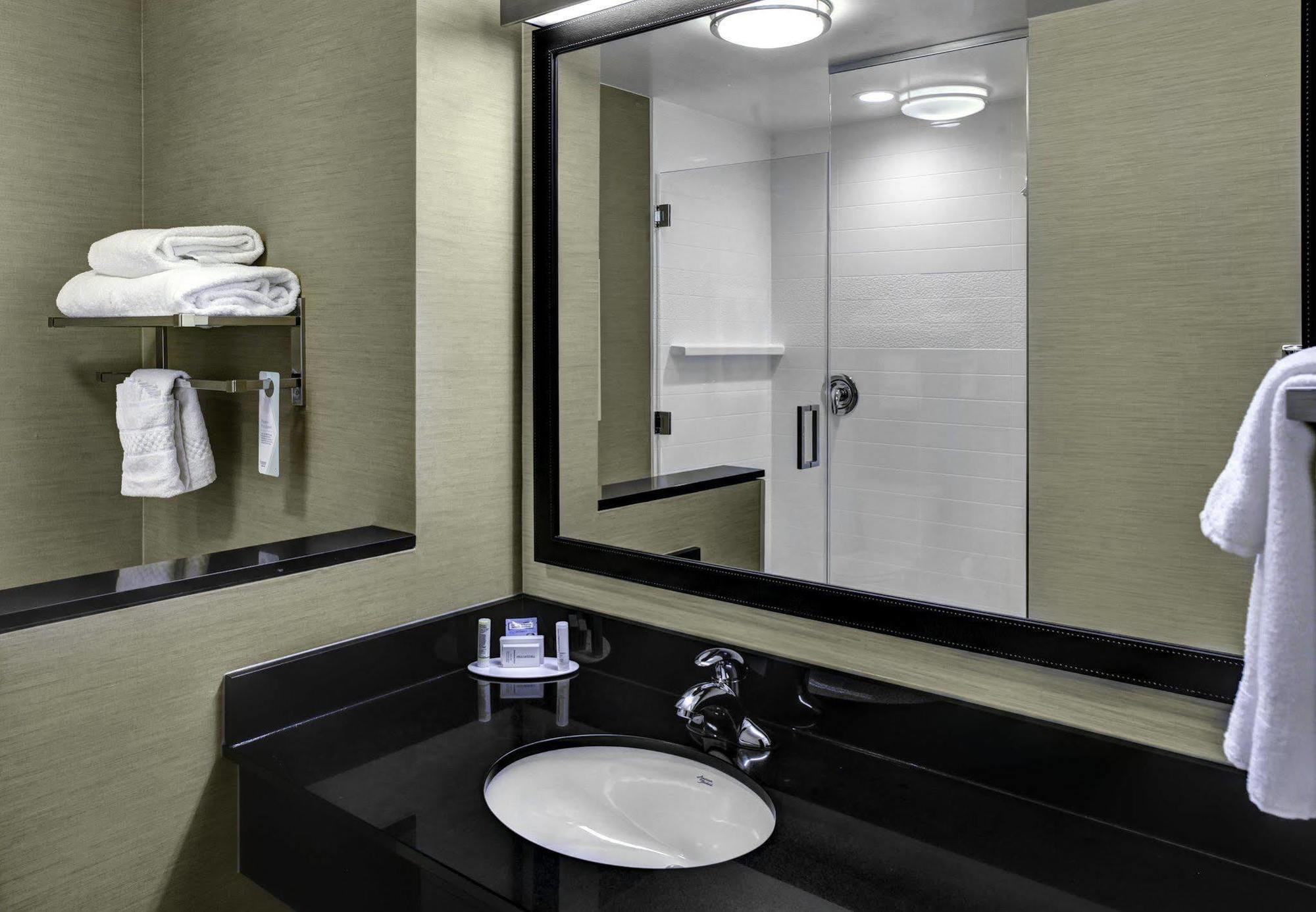 Fairfield Inn & Suites By Marriott Lansing At Eastwood Екстер'єр фото
